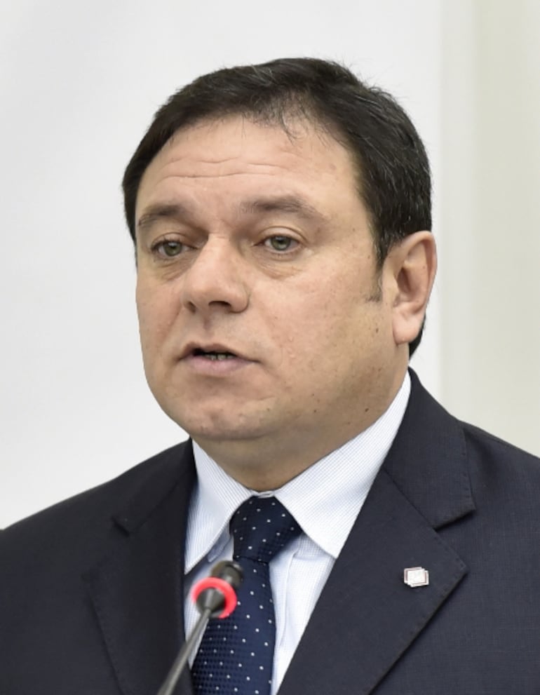 Augusto Salas Coronel, actual fiscal adjunto, debía investigar a las firmas de Careaga, quien fue socio comercial de su hermano.