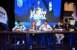 Cipriano Sáenz, Guada Báez, Gustavo Borgognon y Diego Manson durante el lanzamiento del campeonato de rugby.