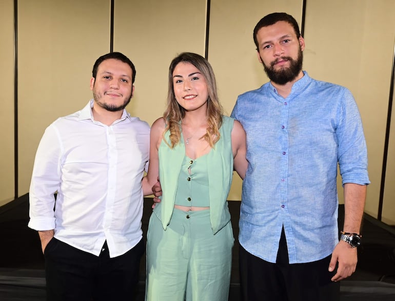 Roberto Báez, Sabrina Díaz y Luan Caruso.