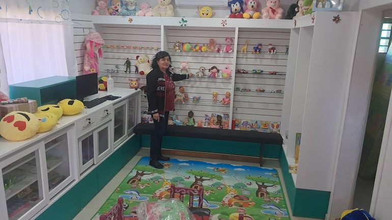 Espacio de recreación con juguetes didácticos para los niños.