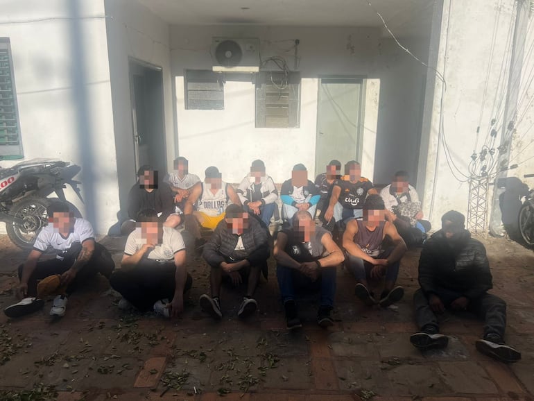 Varias personas fueron demoradas durante los controles de seguridad del partido Olimpia Nacional.