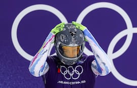 El ucraniano Vladyslav Heraskevych fue descalificado de los Juegos Olímpicos de Invierno por el Comité Olímpico Internacional (COI) por querer utilizar este casco con imagenes de deportistas fellecidos en la guerra entre su país y Rusia.