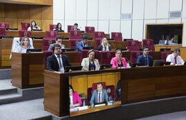 La jueza Silvana Luraghi, en representación de la Corte (saco rosado) acudió a la reunión de la comisión de Legislación acompañada de varios magistrados y magistradas para pedir el rechazo del proyecto de ley.