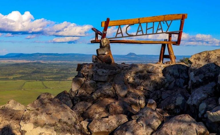 El cerro Acahay es un patrimonio natural que se encuentra en el departamento de Paraguarí.