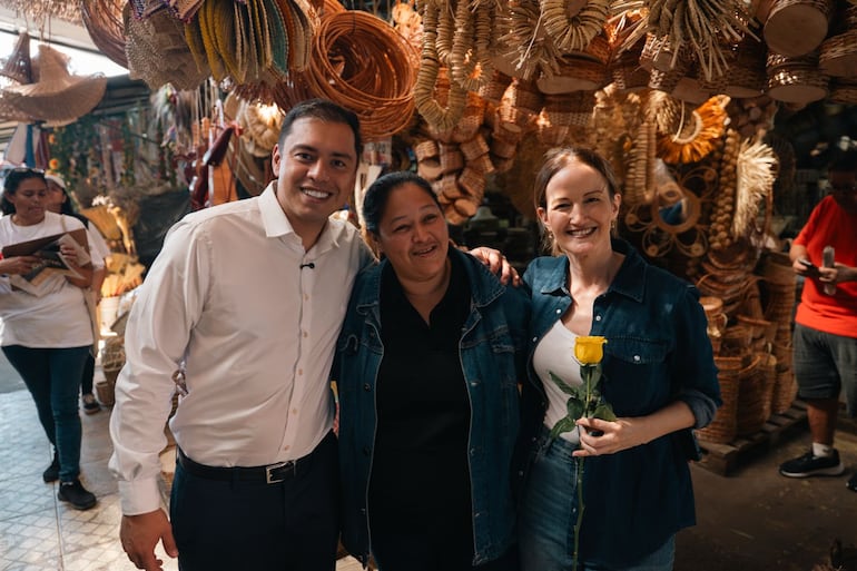 Soledad Núñez y Miguel Prieto recorrieron el Mercado 4.