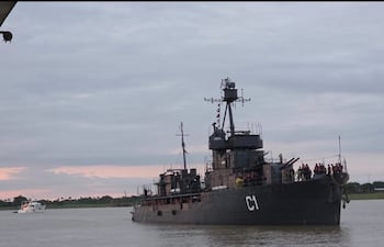 El Cañonero Paraguay y el Buque Hospital atracaron al Puerto de Pilar para brindar la atención médica a los ciudadanos del departamento de Ñeembucú.