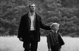 Jamie Dornan y Jude Hill en "Belfast" (Kenneth Branagh, 2021)