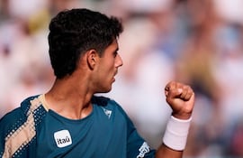 El paraguayo Daniel Vallejo celebra durante el partido ante el estadounidense Learner Tien por la segunda ronda del Masters 1.000 de Madrid en la Caja Mágica, en Madrid, España.