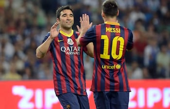 El director deportivo del FC Barcelona, Anderson Luís de Souza 'Deco' junto a Lionel Messi en el partido de despedida del portugués.