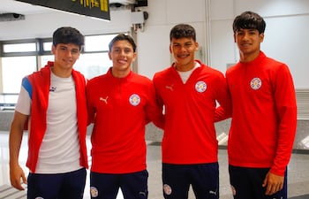 Integrantes de la Selección Paraguaya de Fútbol Sub 20, en el Aeropuerto Internacional Silvio Pettirossi, antes de emprender el vuelo rumbo a la ciudad de a la ciudad de San Pablo, Brasil.