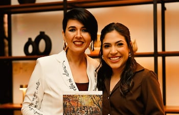 María Sol Arrúa y Ana Liz Resquín presentan su obra 'Andariega' en Villarrica del Espíritu Santo.