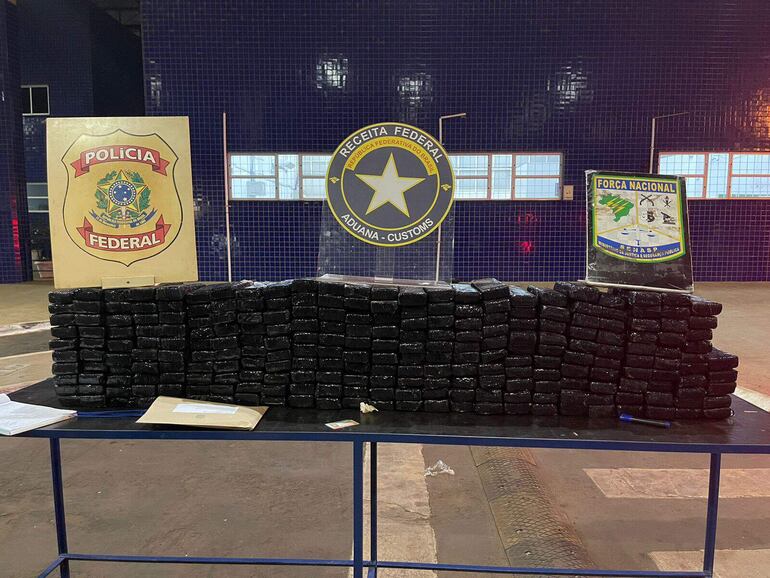 Un total de 138 kilos de marihuana, distribuidos en 245 panes, fue decomisado esta mañana en el puente de la Amistad.