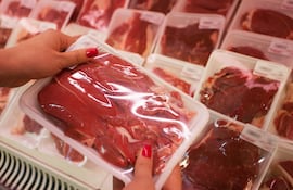 Carne roja empaquetada.