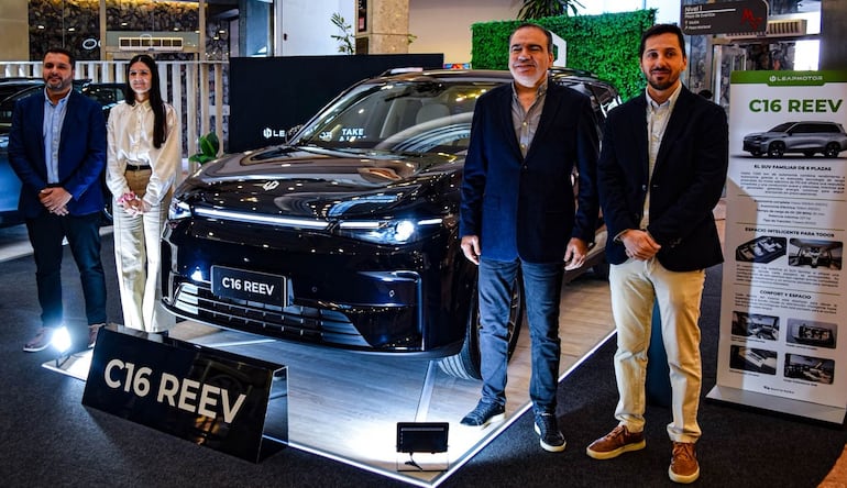 Fernando Correa, Valentina Garmendia, Pablo Ramos y Agustín Varela.