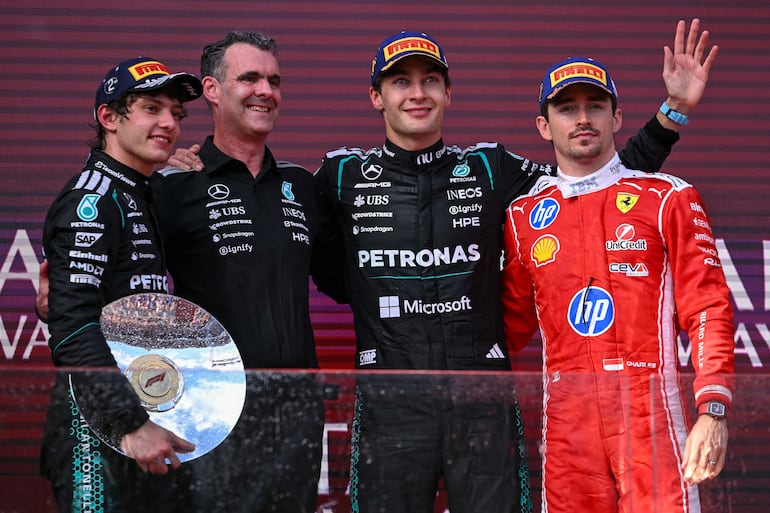 Integrantes del podio del GP de Australia: Antonelli (izq.), Russell (centro) y Leclerc.