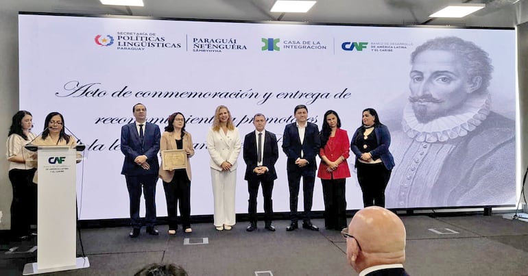 Reconocimiento a docente colaboradora de El ABC Escolar