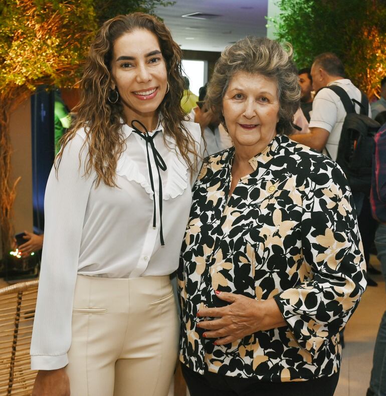 Delia Núñez y Diana Prieto.