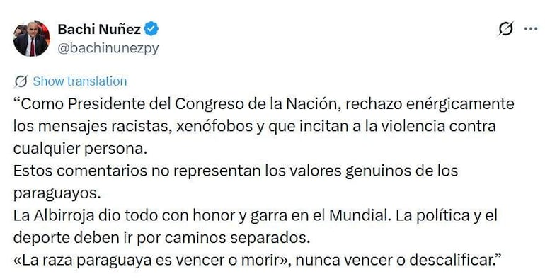 Basilio Núñez, en un tuit, denuncia mensajes xenófobos con fondo sencillo, reflejando el contexto político actual de Paraguay.