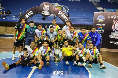 Cotas Jrs. se consagró campeón del Sudamericano Zona Sur de fútbol de salón que se disputó en Asunción. Los bolivianos se impusieron en penales a Atenas, en la final. 
MQ Fotografías