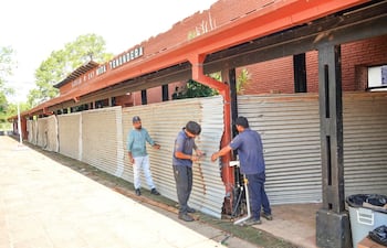 Realizan licitación de emergencia para reparar escuela destechada por temporal en Encarnación