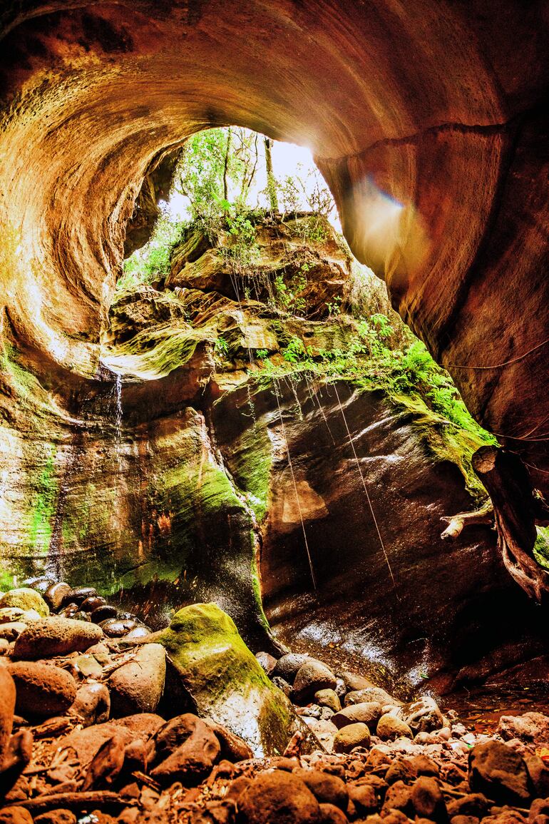 El cenote de Tavai, uno de los recursos naturales muy visitados actualmente.