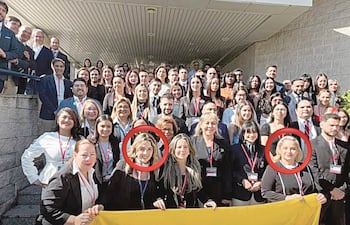 La comitiva que viajó a Madrid para seminarios, entre la cual están funcionarios de Petropar.