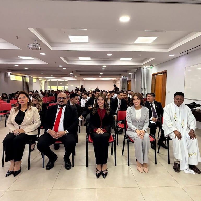 El evento contó con la presencia de directivos de la institución, representantes eclesiásticos, docentes, colaboradores y alumnos de la comunidad educativa de UMAX.