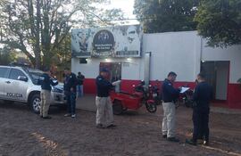 Agentes policiales intervienen tras denuncia por amenaza de muerte.