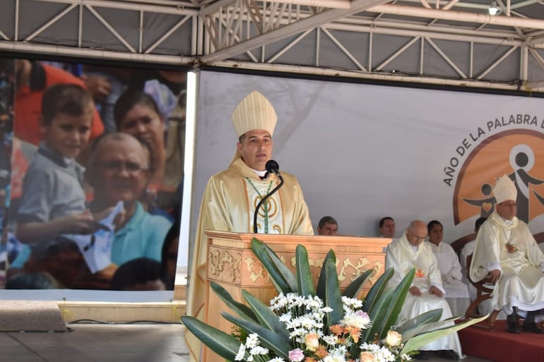 Monseñor Gabriel Escobar.