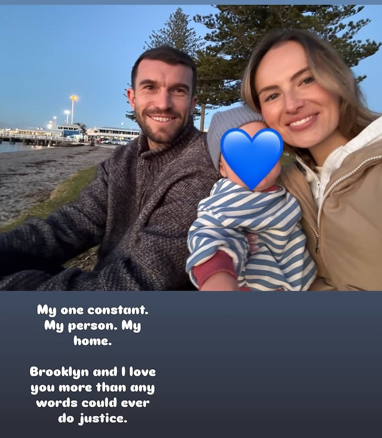 Tim Payne y Michelle Peters con el tierno Brooklyn. (Captura de la historia de Instagram de Tim Payne)