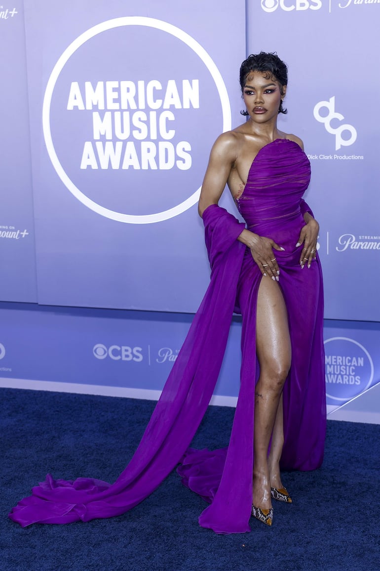 La actriz y cantante Teyana Taylor, diosa en los American Music Awards 2026. (EFE/EPA/CHRIS TORRES)