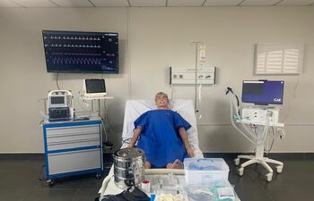 CESIMED cuenta con simuladores médicos de alta fidelidad que replican escenarios clínicos complejos.