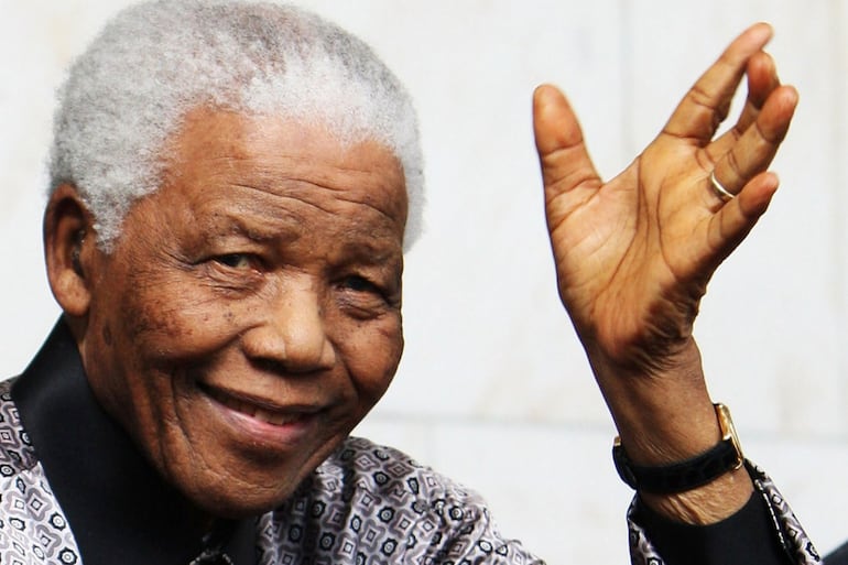 Nelson Mandela, símbolo de la lucha contra la discriminación racial y a favor de la justicia social y, además, uno de los personajes más inspiradores y destacados del siglo XX.