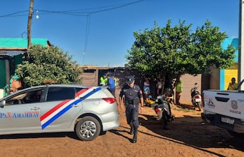Intervención policial en la vivienda en que ocurrió el homicidio en Pedro Juan Caballero.