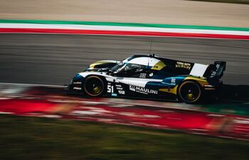 Pese a los daños en el difusor y el ala trasera de su auto, Óscar Bittar logró mantenerse en pista, inclusive mejorando cinco posiciones.