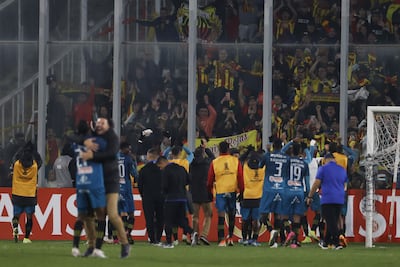 Jugadores de Pereira celebran hoy, en un partido de la Copa Libertadores entre Colo Colo y Deportivo Pereira en el estadio Monumental en Santiago (Chile).