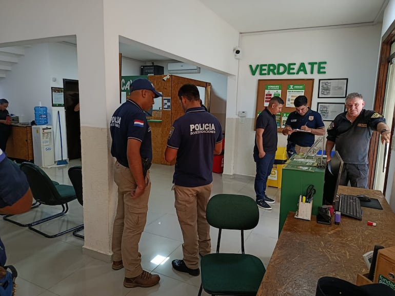 Según los oficiales, las imágenes captadas por las cámaras de seguridad pueden ayudar para identificar a los asaltantes.