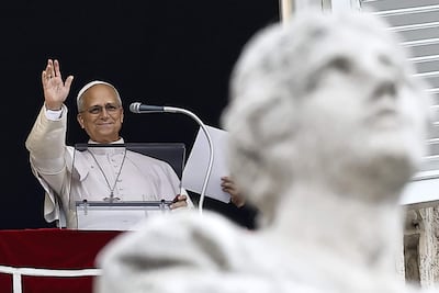 Imagen de archivo: el Papa León XIV dirige el rezo del Ángelus, la tradicional oración dominical, desde la ventana de su despacho con vistas a la Plaza de San Pedro, un día después de recibir el alta del Hospital Universitario Agostino Gemelli, donde había sido ingresado para someterse a una intervención quirúrgica.