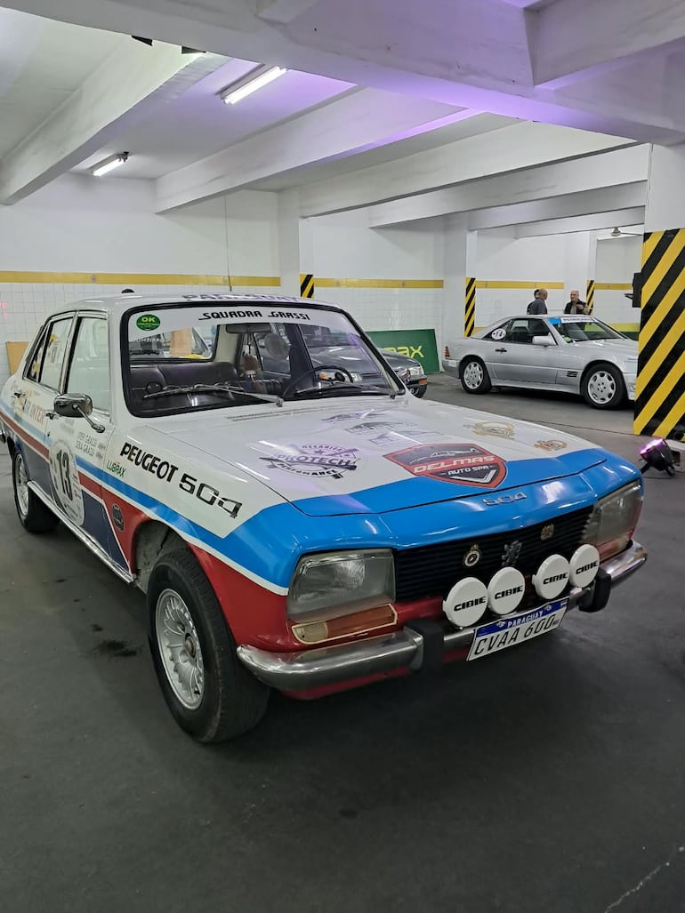 Más de 30 tripulaciones, con autos históricos como este, estarán en competencia este fin de semana.