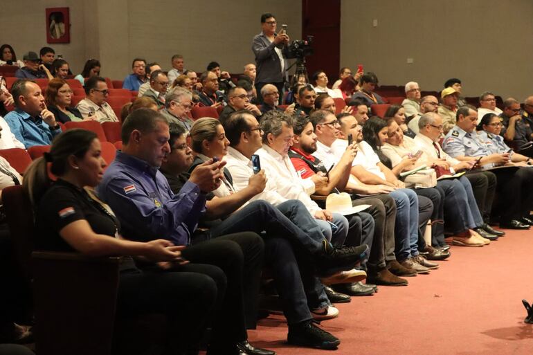 Diversas autoridades locales y departamentales se hicieron presentes.