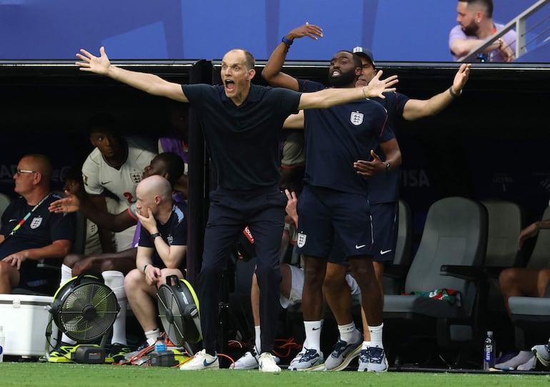 Thomas Tuchel, director técnico de Inglaterra, reacciona durante el partido de cuartos de final de la Copa Mundial de la FIFA 2026 entre Noruega e Inglaterra en el Miami Stadium el 11 de julio de 2026 en Miami Gardens, Florida.
