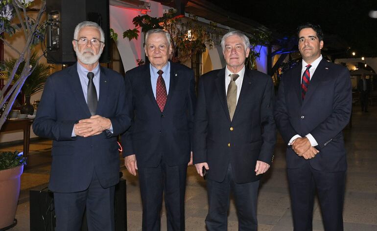 José Antonio Marcondes de Carvalho, embajador de Brasil, Juan José Benítez Rickmann, Carlos Jorge Biedermann y Julio Castaños, embajador de República Dominicana.