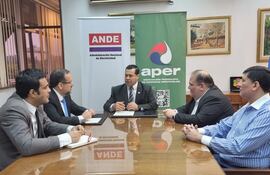 La ANDE y la Asociación Paraguaya de Energías Renovables (APER) firmaron un convenio de cooperación recíproca.