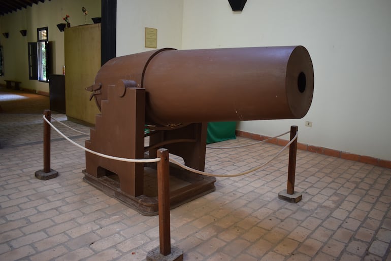 La réplica del Cañón Cristiano, fabricada con las campanas de bronce donadas por las parroquias del país.