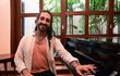 El músico franco-iraní Nima Sarkechik se encuentra ofreciendo talleres gratuitos en Asunción.