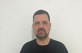 El exministro de Educación Luis Alberto Riart, en una fotografía que causó mucho impacto tras su detención y posterior reclusión en la Agrupación Especializada.