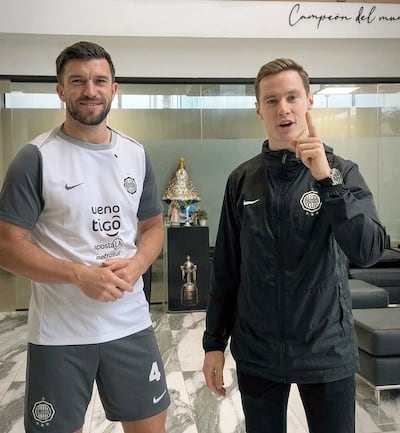 Tim Payne (izquierda) y Joshua Duerksen, en la Villa Olimpia, ubicada en Fernando de la Mora.