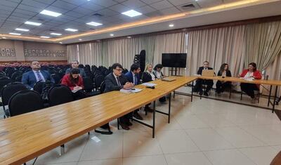 Gloria Morínigo (segunda de la derecha) junto al Abg. Mario Elizeche, los demás acusados y sus defensas, antes de la recusación contra el juez Rodrigo Estigarribia.