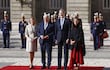 El rey Felipe VI y la reina Letizia junto con el presidente de la República Federal de Alemania, Frank-Walter Steinmeier y la primera dama alemana Elke Büdenbender en el patio del Palacio Real de Madrid este miércoles.