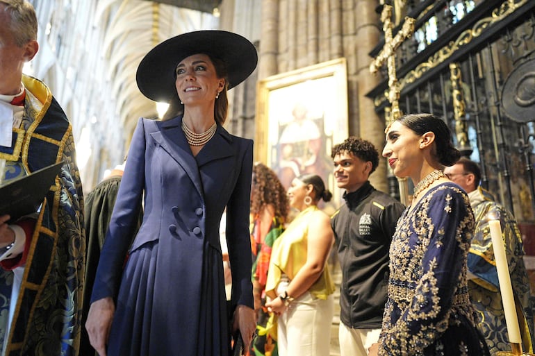 ¡Divina y de azul! Kate Middleton en el Commonwealth Day en Westminster Abbey en Londres. (Aaron Chown / POOL / AFP)